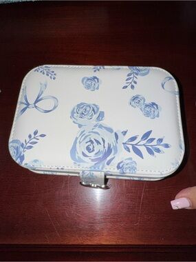 Floral Jewelry Travel Case - Blue Roses and bows on White